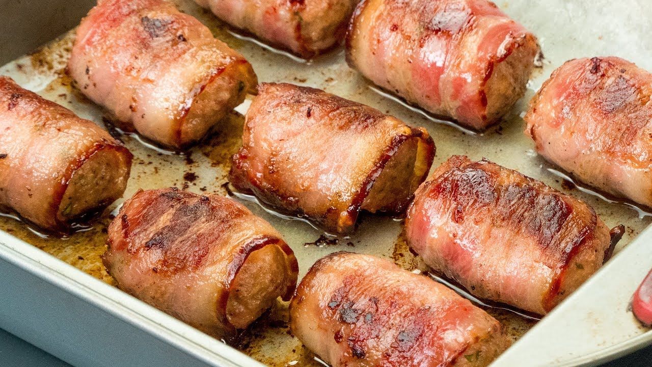 мясной рулет в беконе. фарш в беконе. рулетики с беконом. куриные рулетики с грибами в беконе. фарш в беконе.